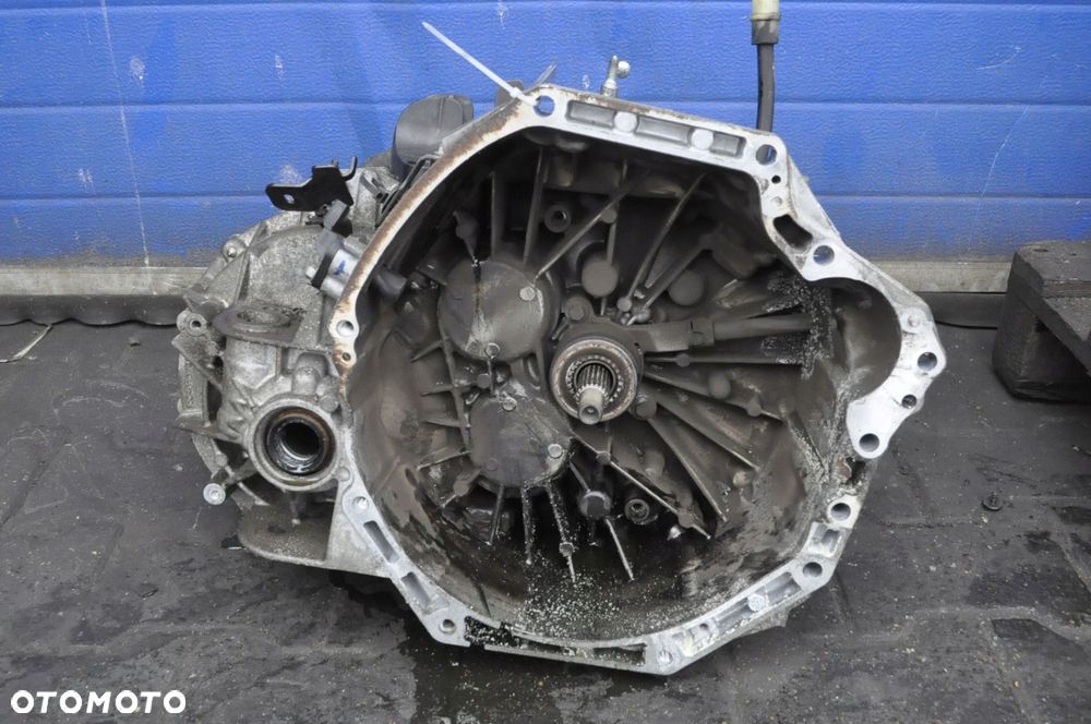 TRAFIC III VIVARO B X82 1.6 DCI CDTI 121KM SKRZYNIA 6 BIEGÓW PF6040 92tys - 1