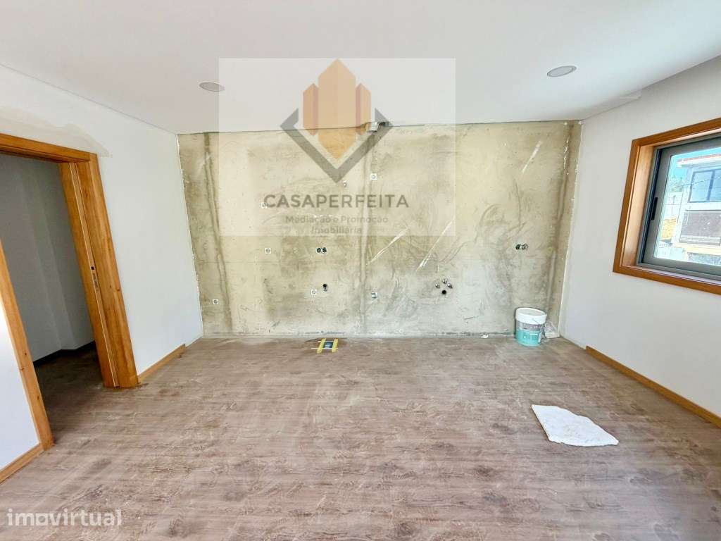 Apartamento T2 NOVO de 2 Frentes com 131m2, Varanda e Lugar de Gara... - Grande imagem: 4/24
