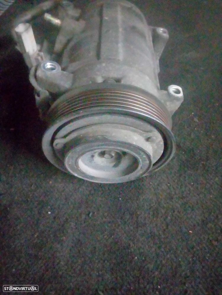 Compressor Do Ar Condicionado Chrysler Grand Voyager - 2