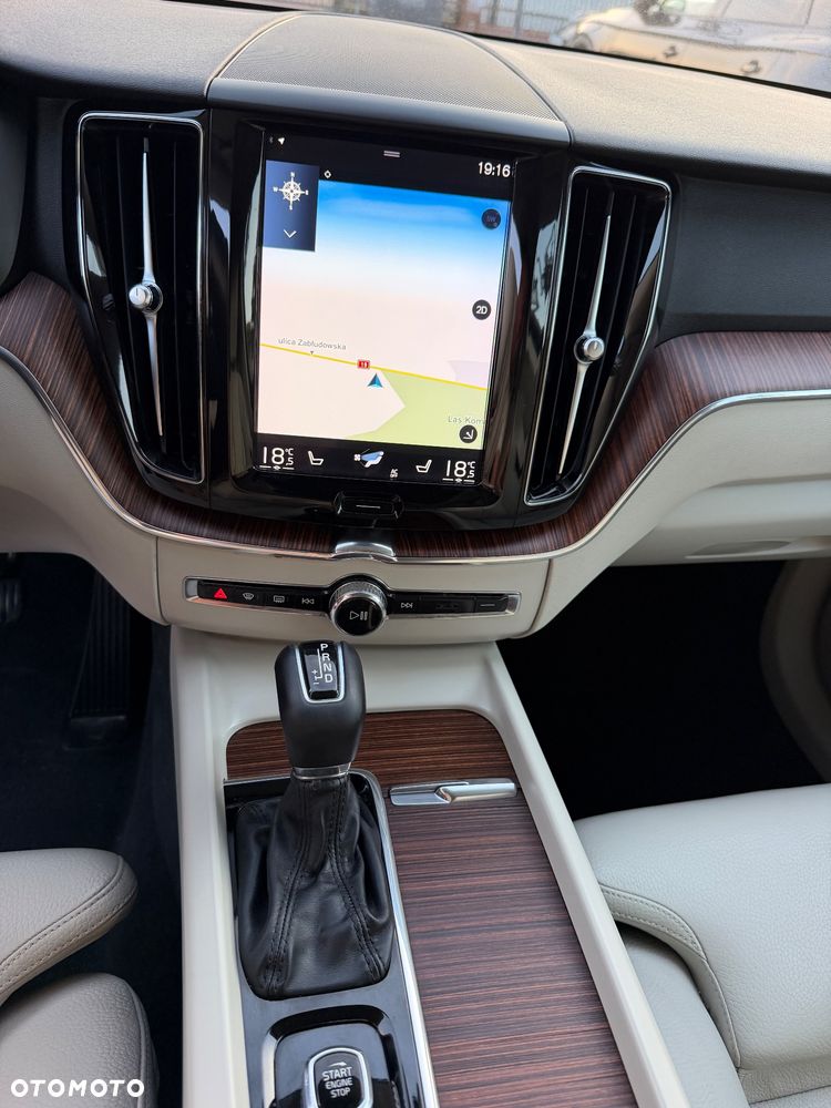 Volvo XC 60 D4 Momentum Pro - 10