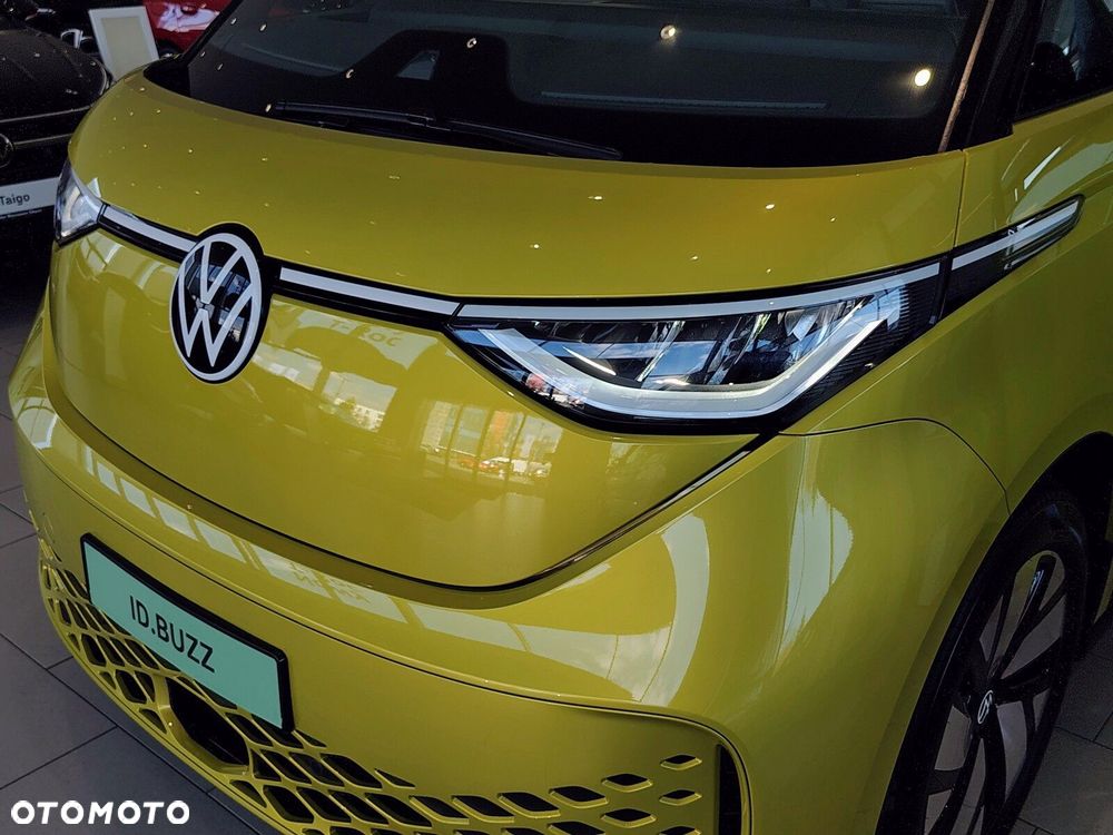Volkswagen ID. Buzz Pro z długim rozstawem osi silnik: 210 kW (286 KM) 86 kWh / skrzynia biegów: Automatyczna 1 biegowa rozstaw osi: 3239 mm - 4