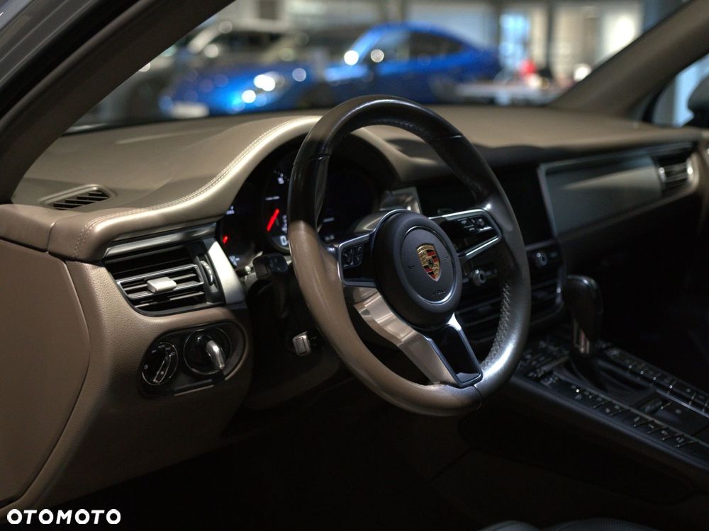 Porsche Macan Standard - 26