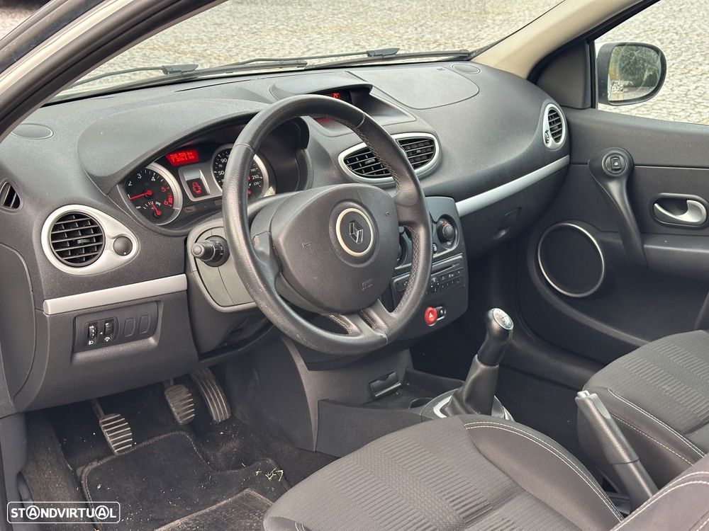 Renault Clio - 11
