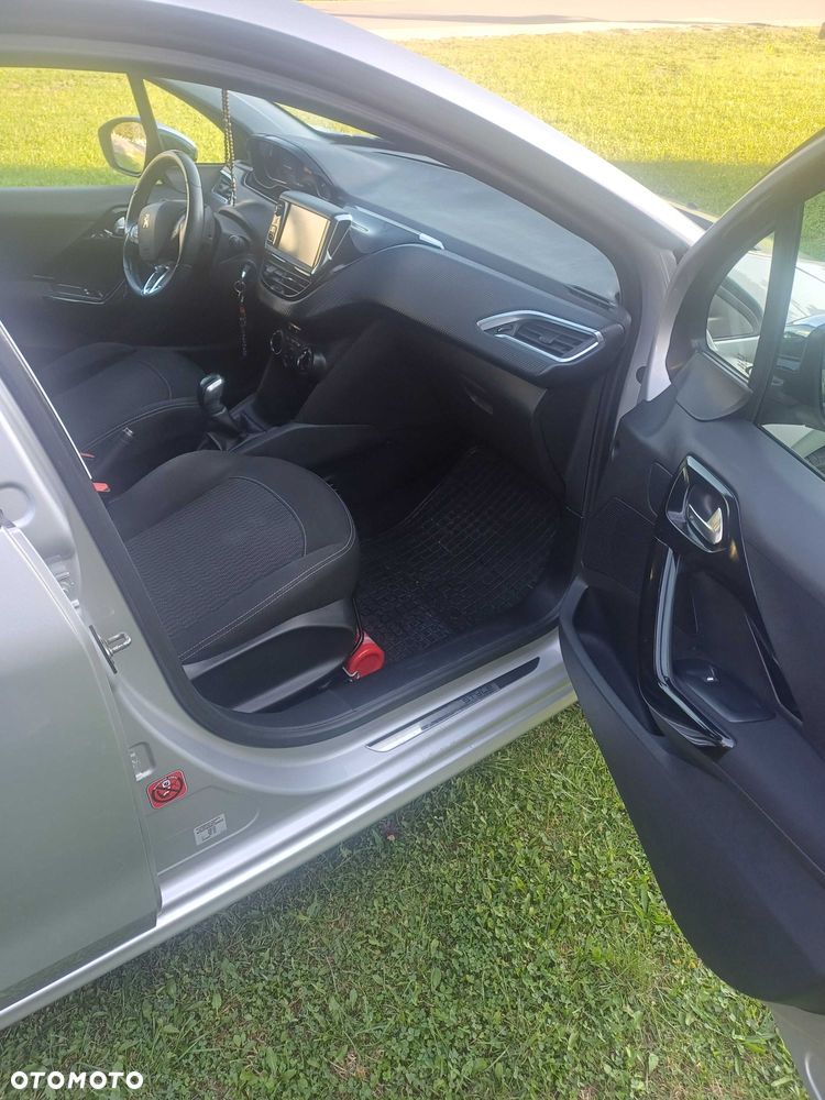Peugeot 208 - 6