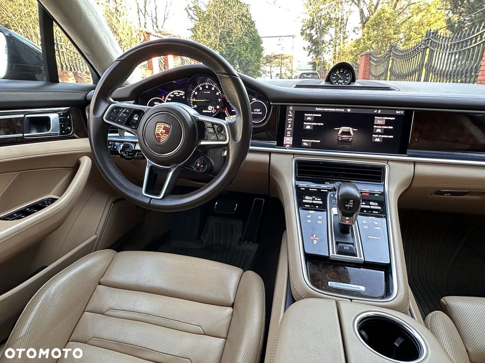 Porsche Panamera - 12