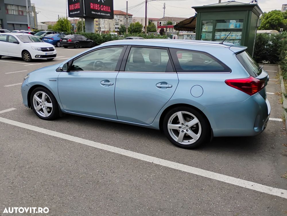 Toyota Auris 1.8 L VVT-i TS Hybrid Sol+ - 2