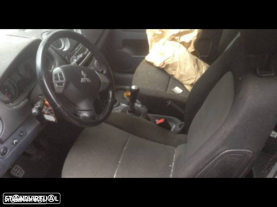 Mitsubishi Colt de 2010 para peças - 4