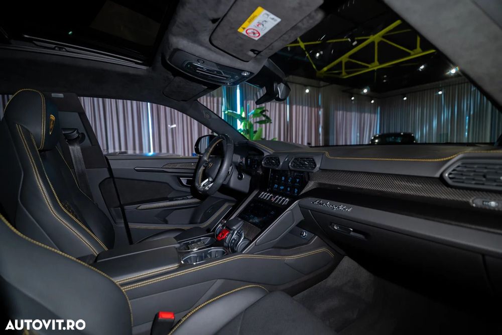Lamborghini URUS - 33