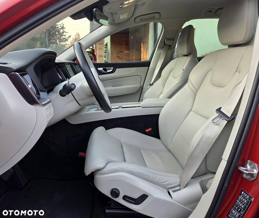 Volvo XC 60 B4 B Geartronic Momentum Pro - 24