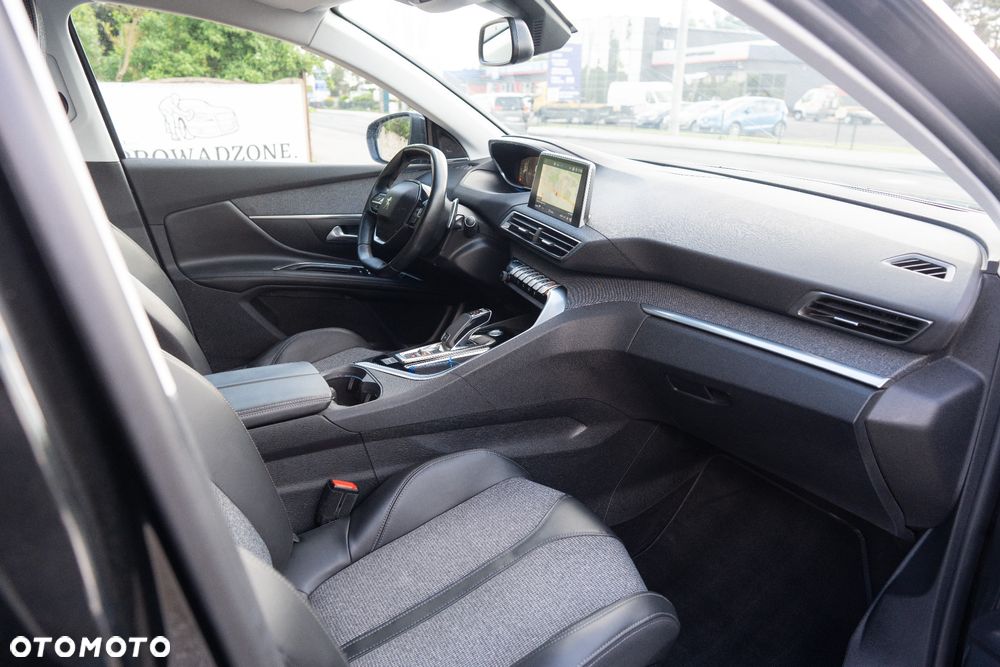 Peugeot 5008 THP 165 EAT6 Allure - 23