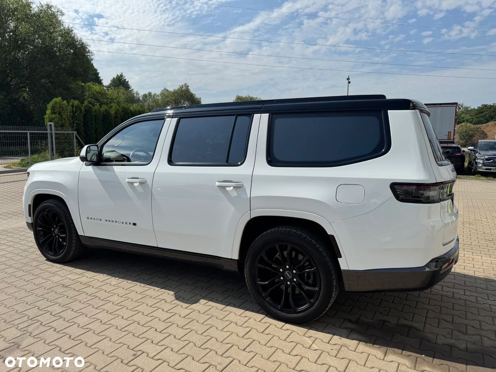 Jeep Grand Wagoneer - 11