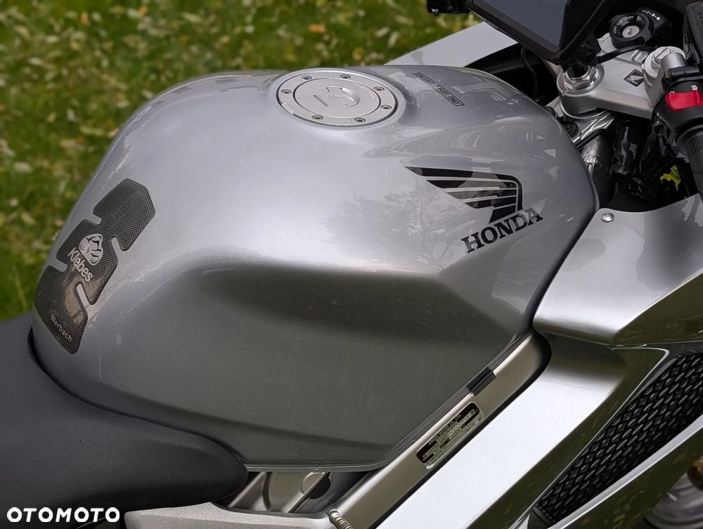 Honda VFR - 25
