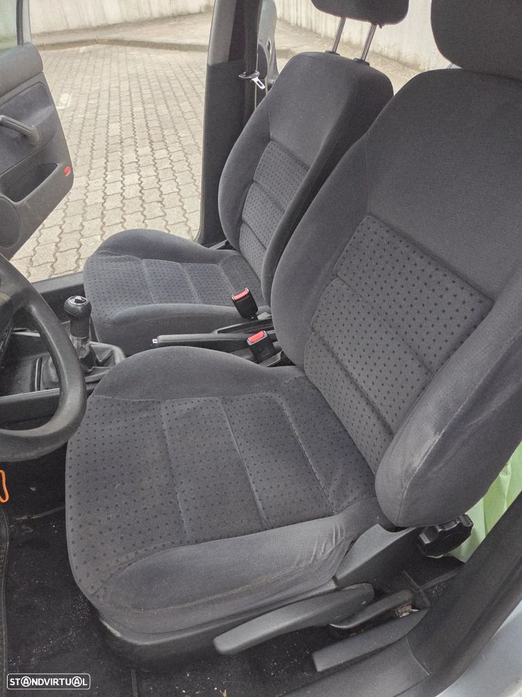 VW Golf 1.4i Confortline - 19