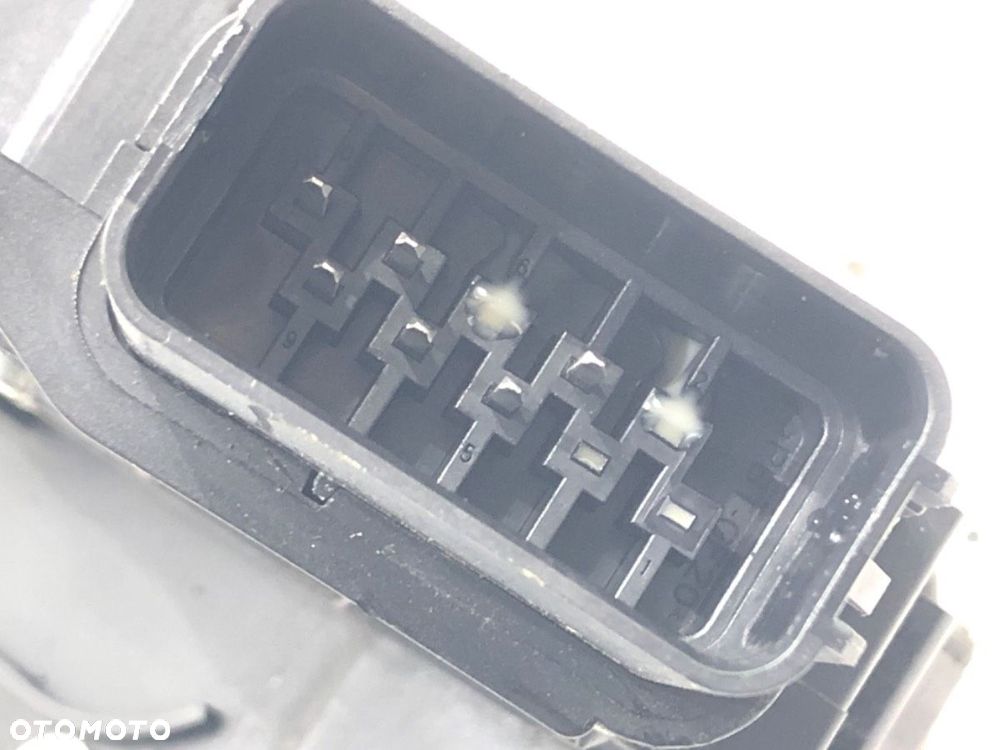 ZAMEK DRZWI PRAWY PRZÓD  VOLVO C30 (533) 2006 - 2013 1.6 D2 84 kW [115 KM] olej napędowy 2010 - - 3