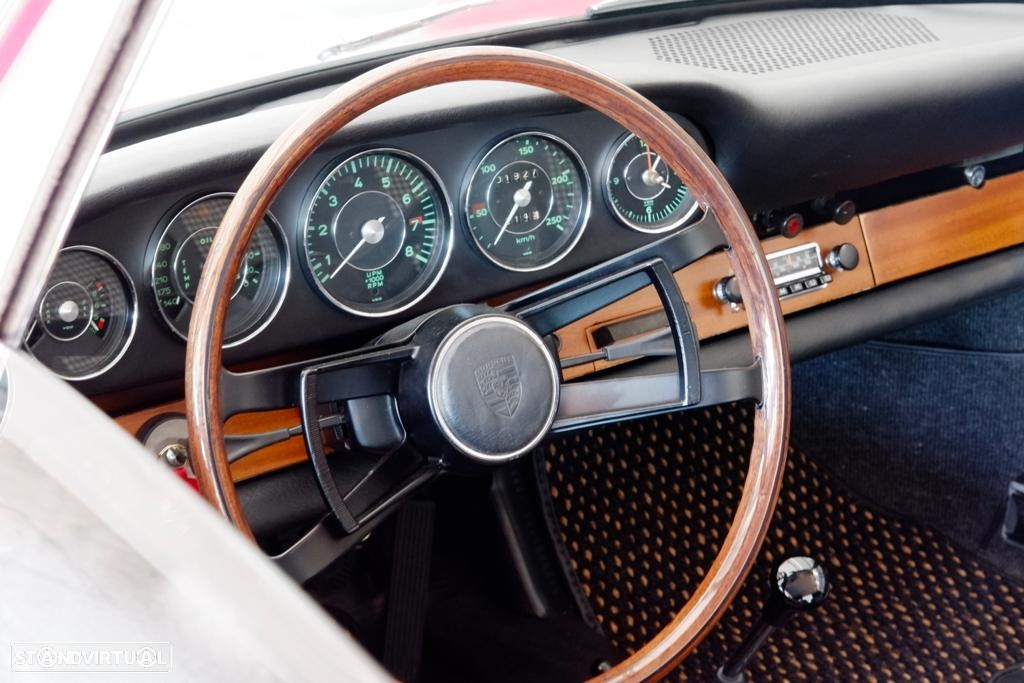 Porsche 911 Série F - 12