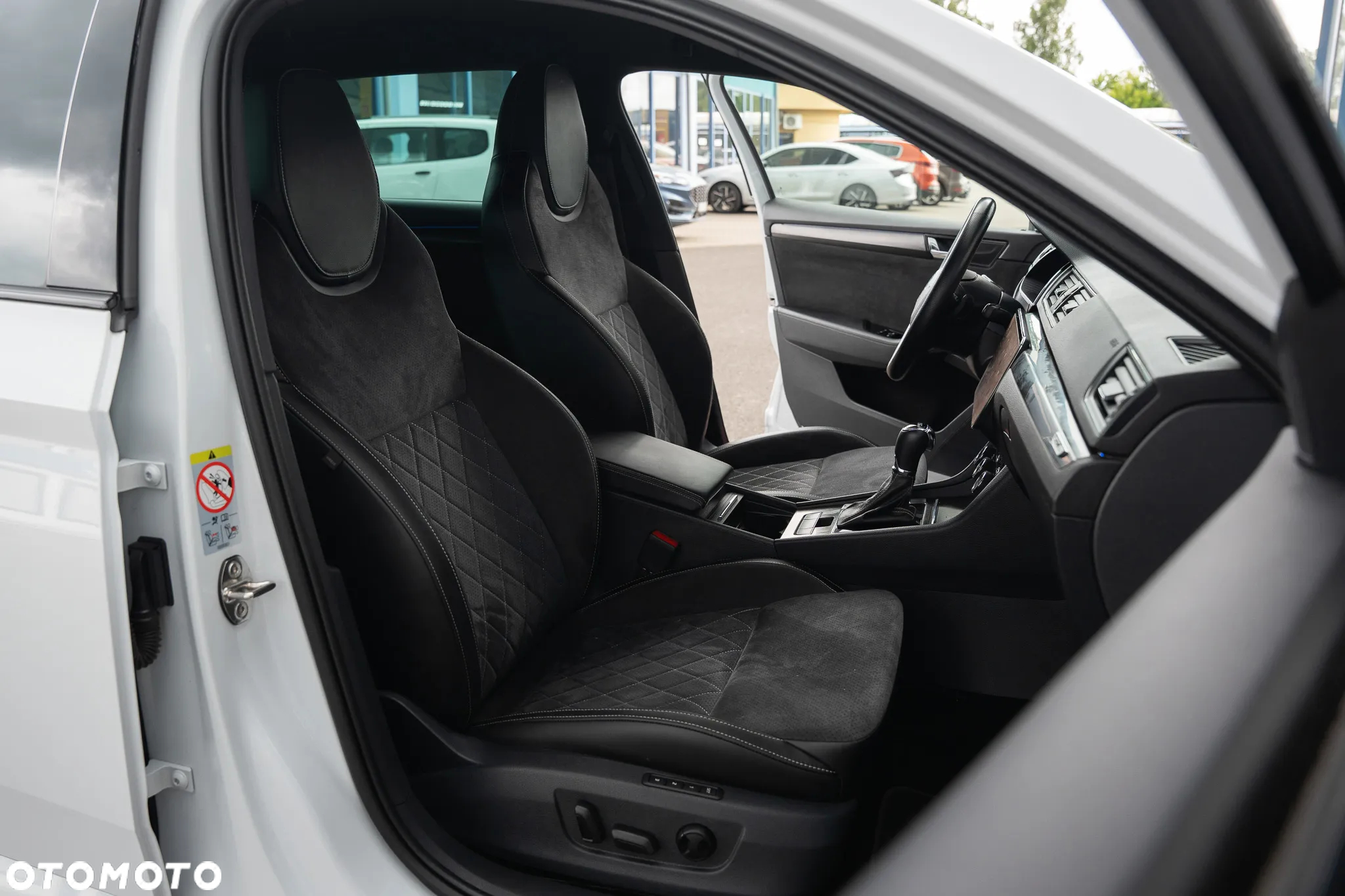 Skoda Superb 2.0 TDI DSG Sportline - 21