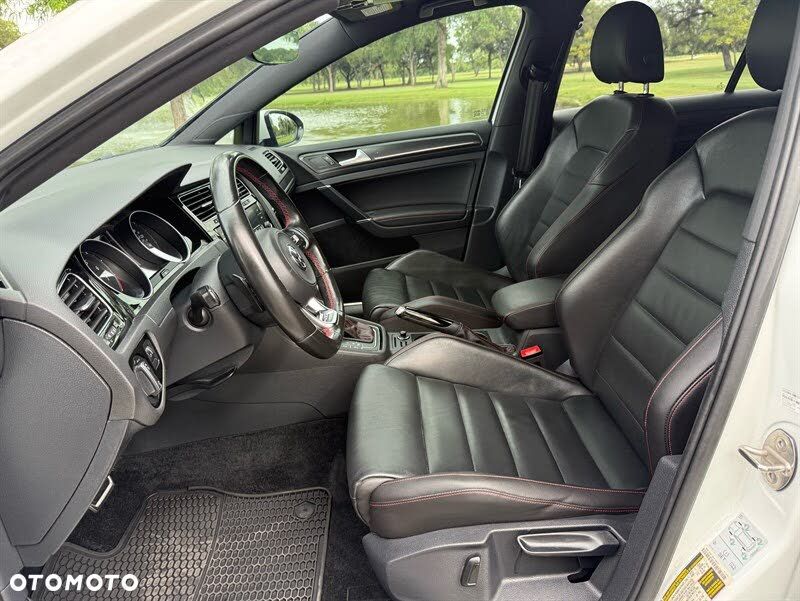Volkswagen Golf - 6
