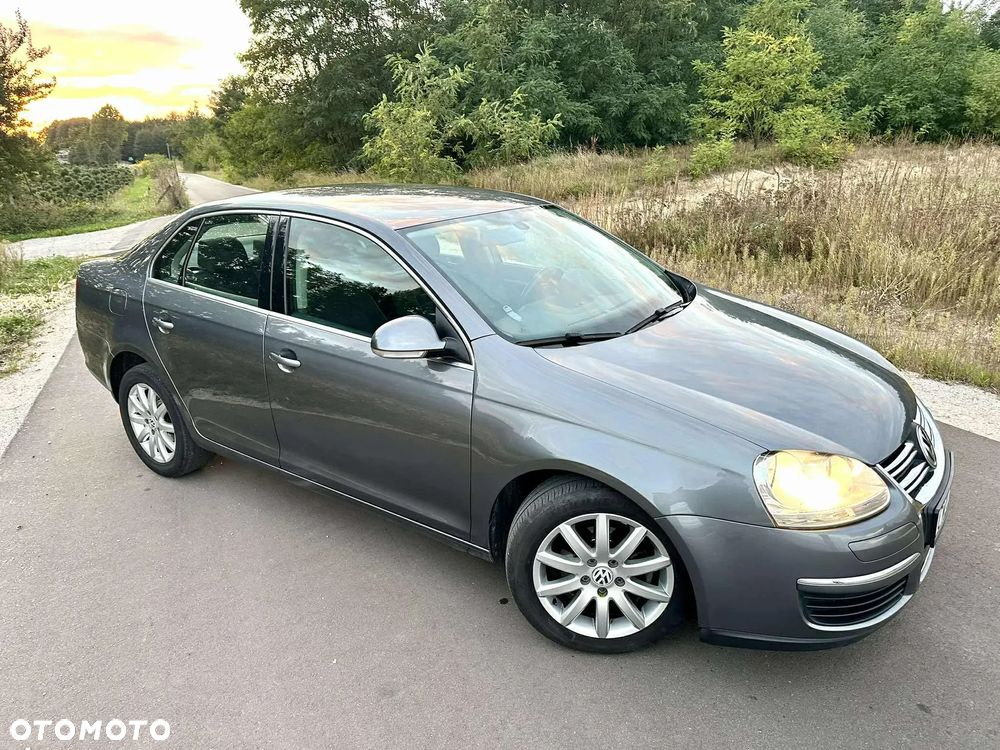 Volkswagen Jetta - 2