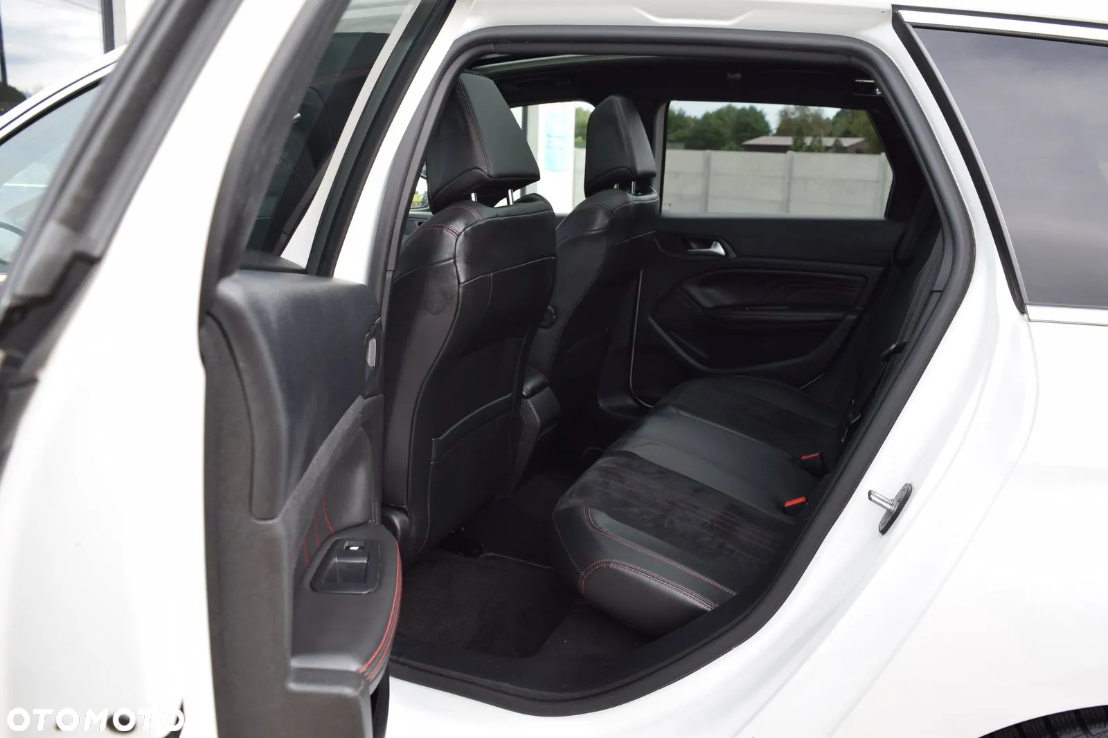 Peugeot 308 SW BlueHDi 180 EAT6 GT - 26