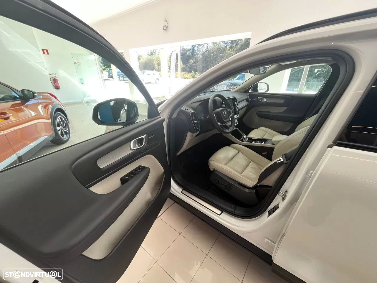 Volvo XC 40 1.5 T2 Plus Dark Auto - 9