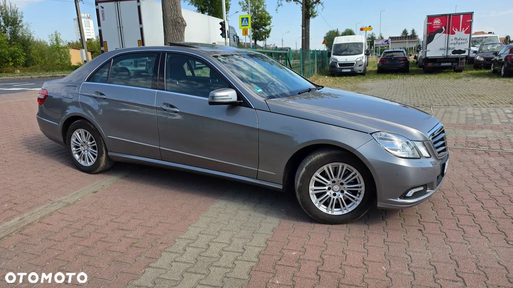 Mercedes-Benz Klasa E 250 CGI BlueEFFICIENCY 7G-TRONIC Elegance - 36