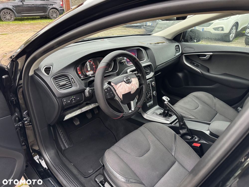 Volvo V40 Cross Country - 14