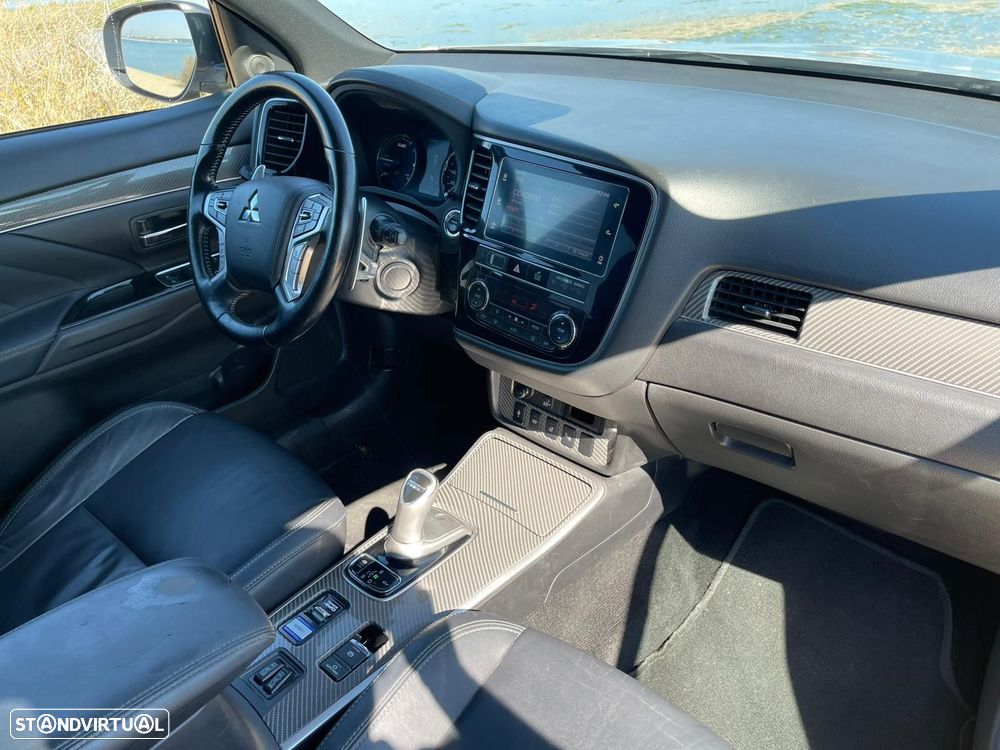 Mitsubishi Outlander - 8