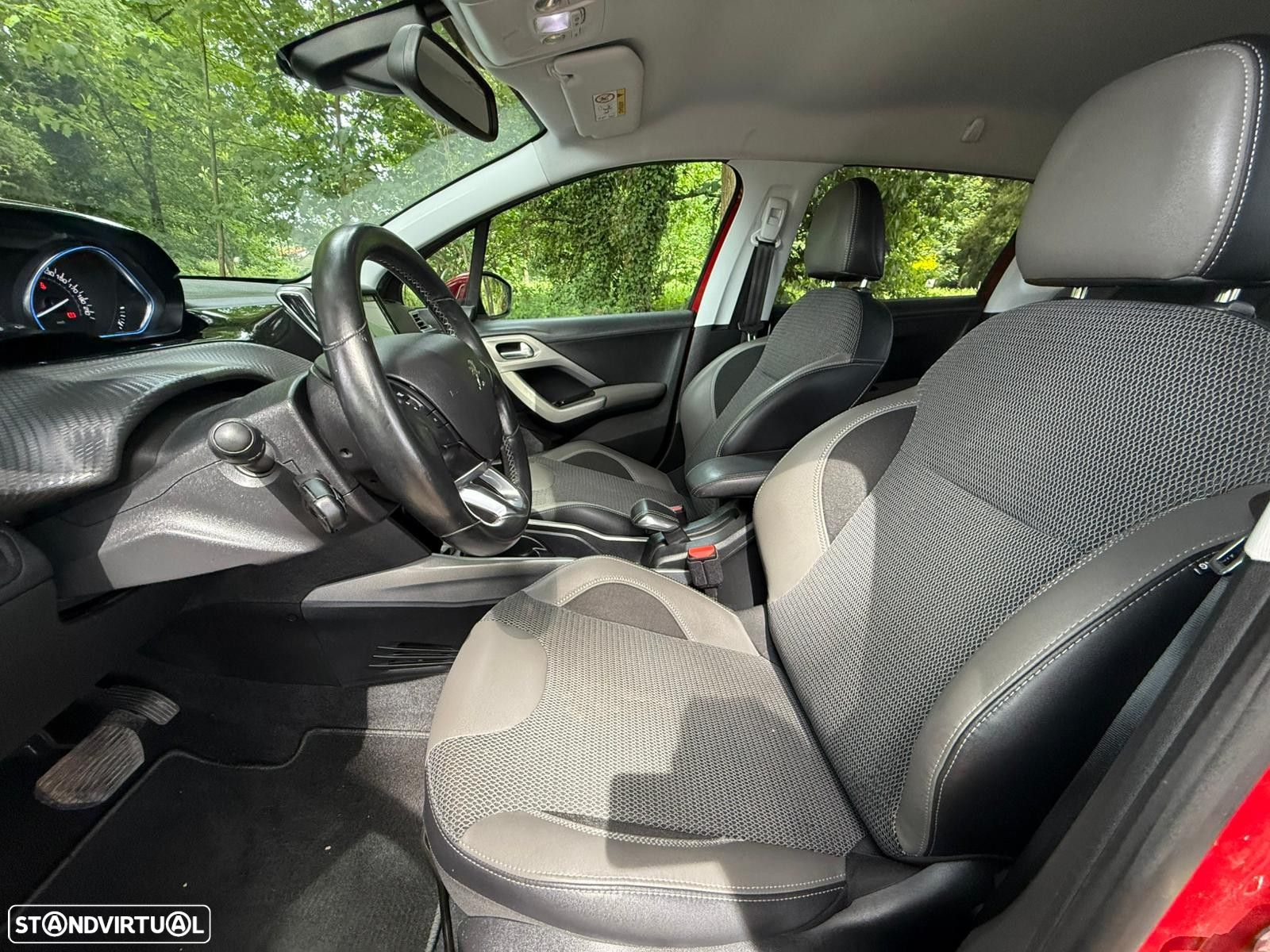 Peugeot 2008 1.2 PureTech Allure EAT6 - 19