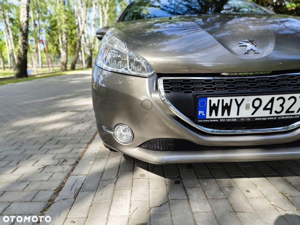 Peugeot 208 - 30