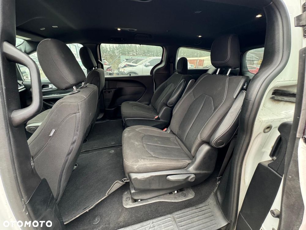 Chrysler Pacifica - 20