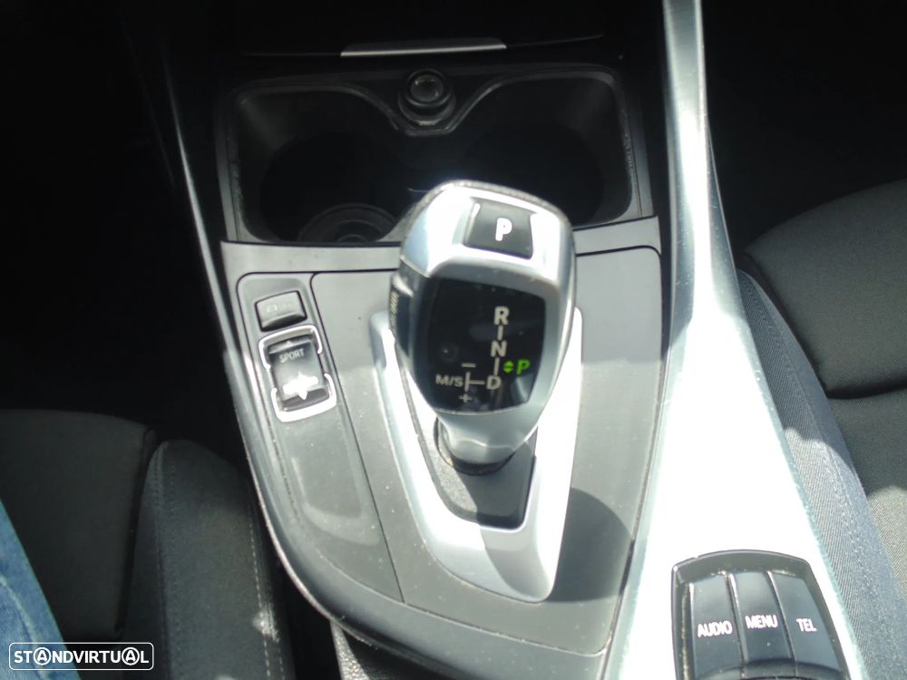 BMW 118 dA Line Sport - 32
