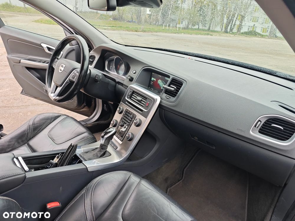 Volvo V60 D6 AWD Plug-in Hybrid R-Design Summum - 15