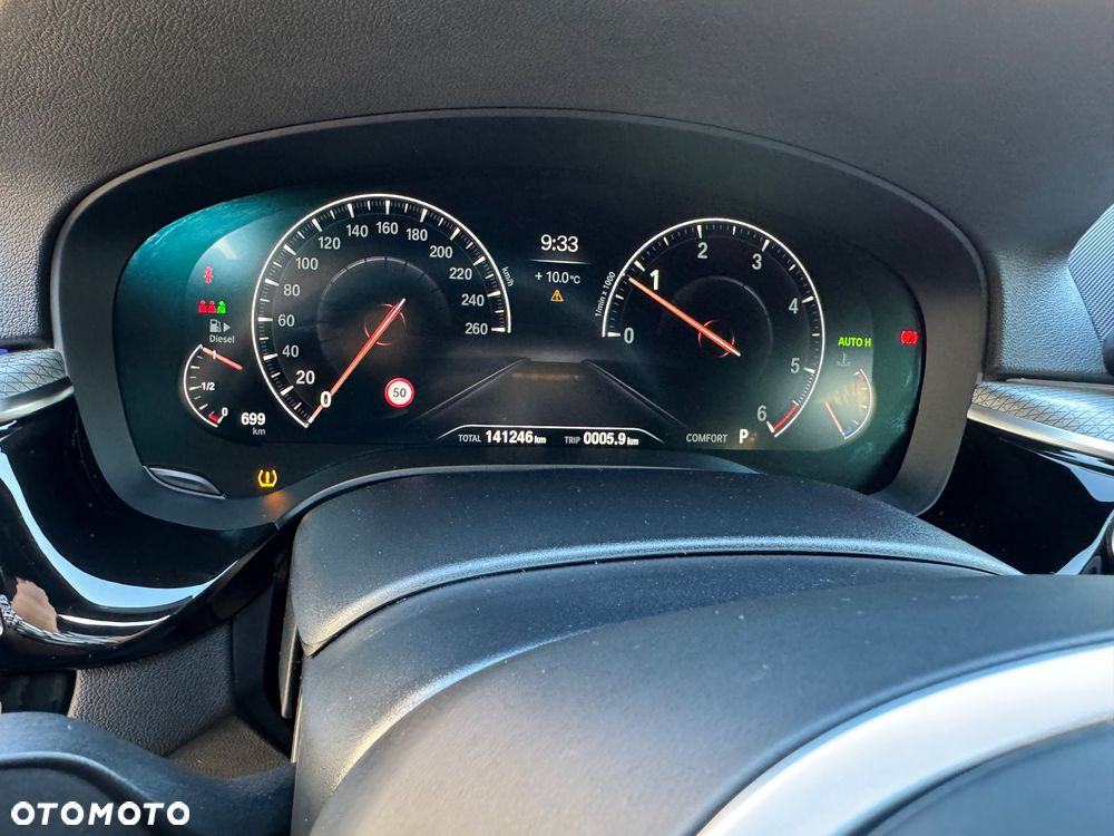 BMW Seria 5 520d xDrive - 9