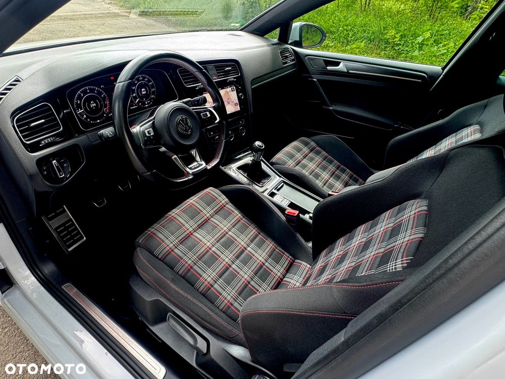 Volkswagen Golf GTI 2.0 TSI OPF Performance - 15