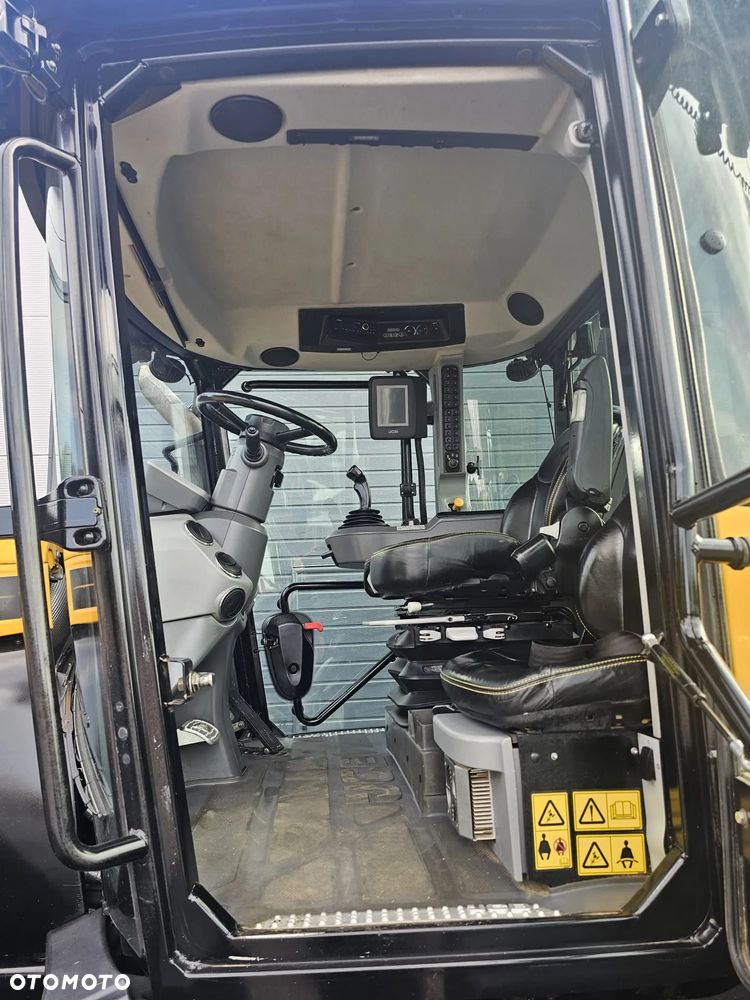JCB FASTRAC 4220 - 13