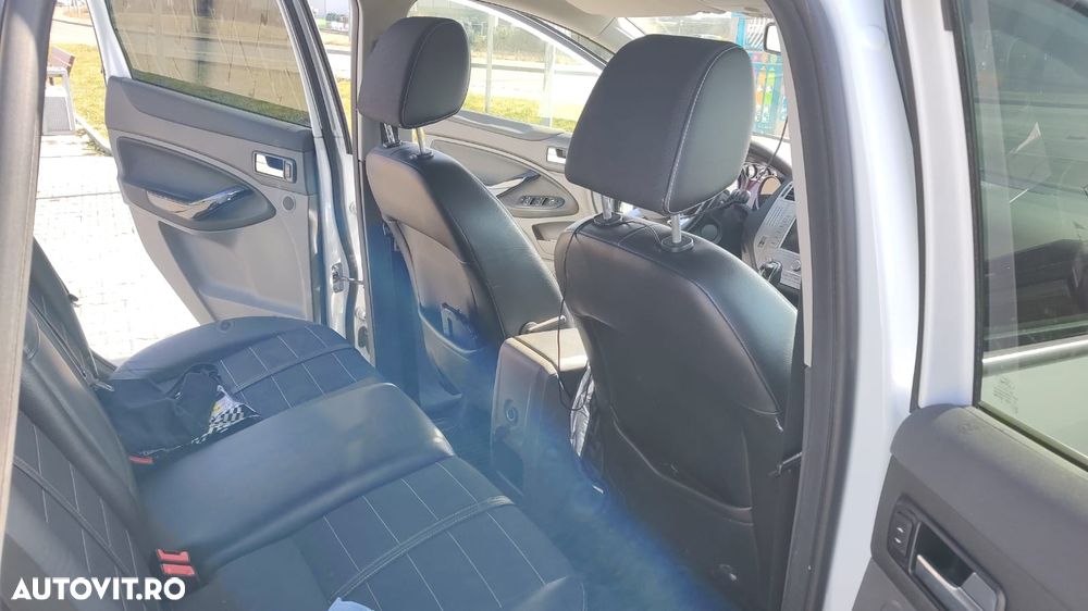 Ford Kuga 2.0 TDCi 4x4 Aut. Titanium - 10