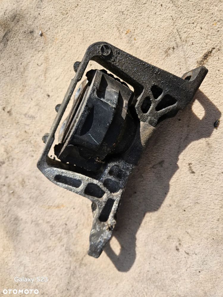 Łapa poduszka silnika wspornik Mazda 3 I BK 2,0 b 110kW 150KM 2003-2009r - 4