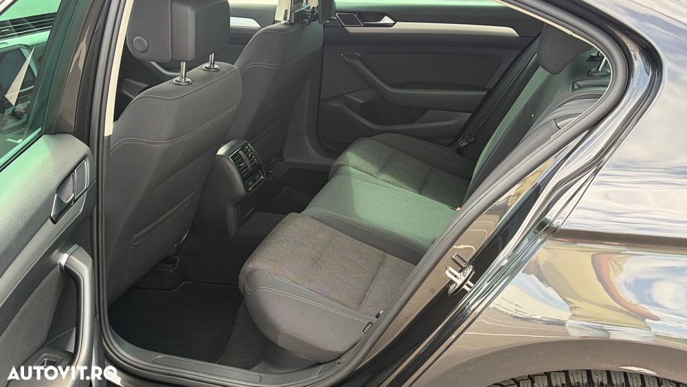 Volkswagen Passat - 14