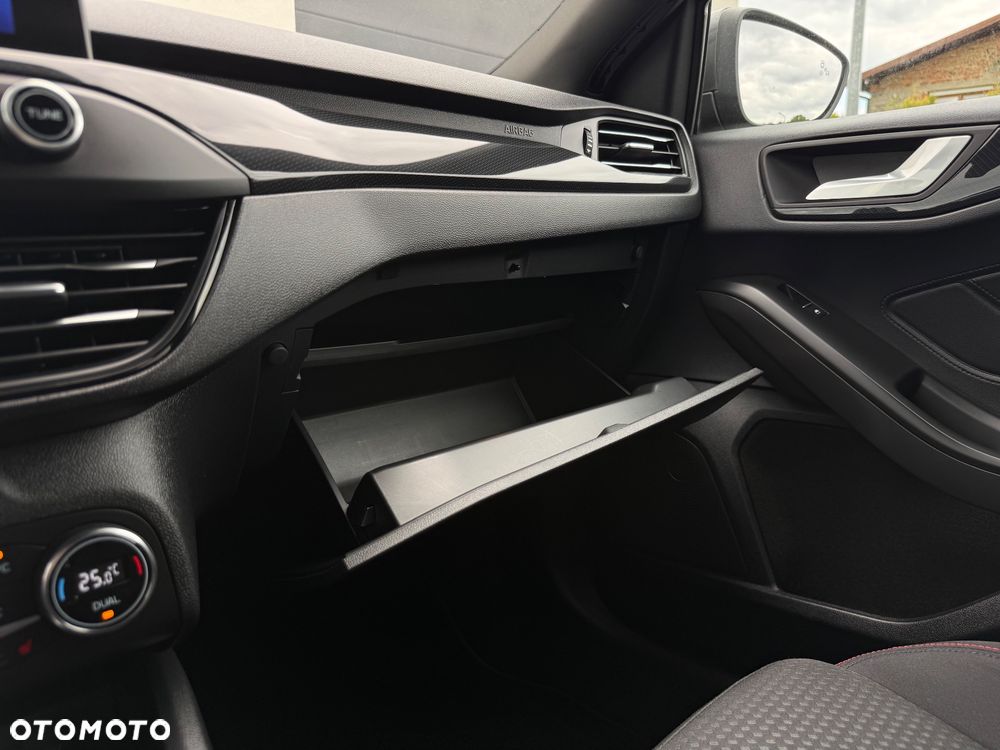 Ford Focus 1.0 EcoBoost Hybrid ST-LINE DESIGN - 28