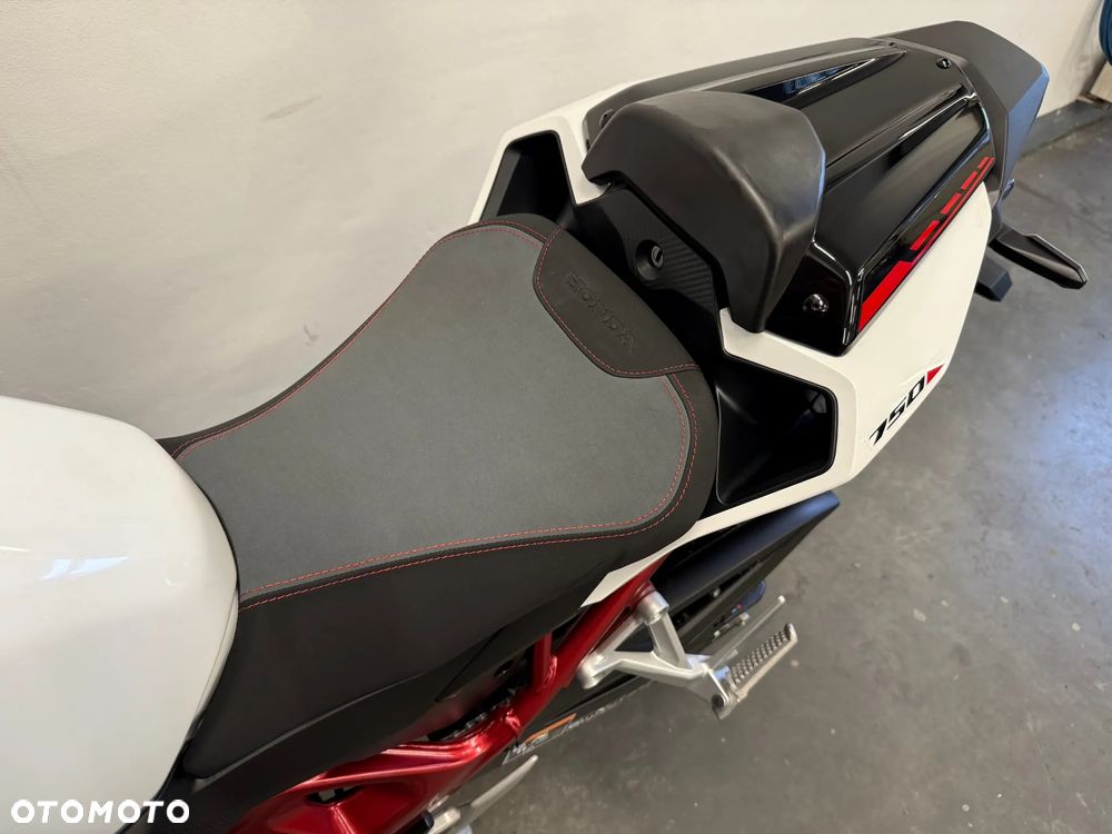 Honda Hornet - 24