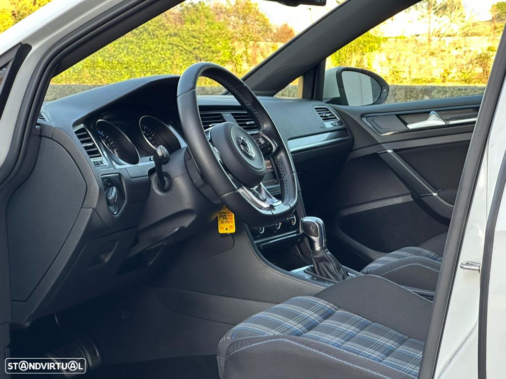 VW Golf 1.4 GTE Plug-in - 24