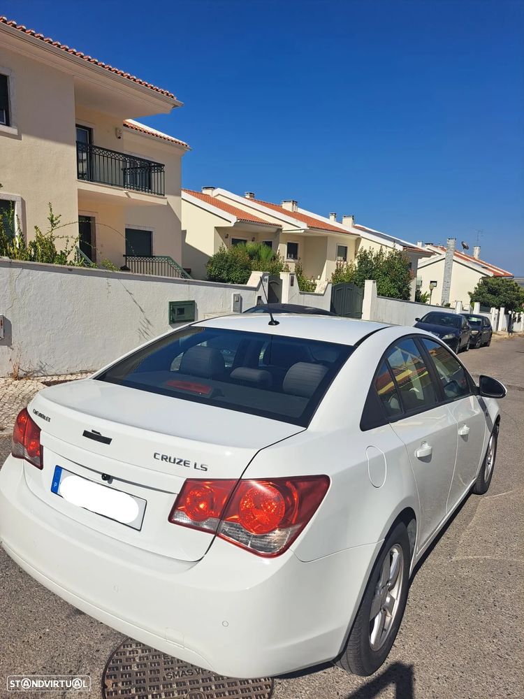 Chevrolet Cruze 1.6 LS - 4