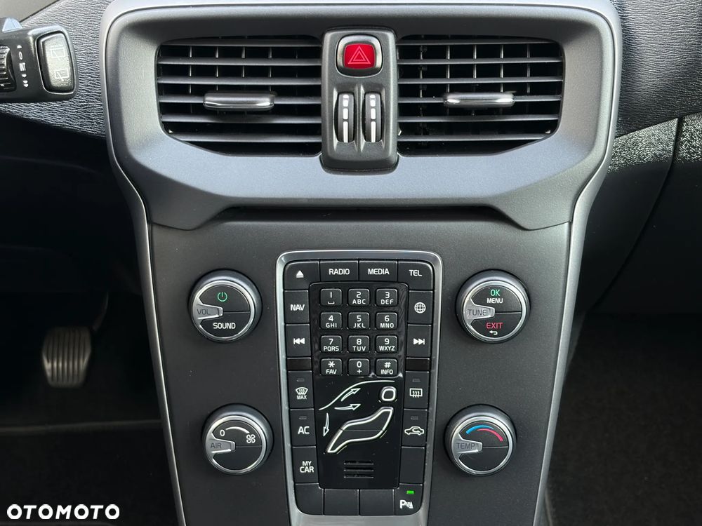 Volvo V40 T2 Momentum - 30