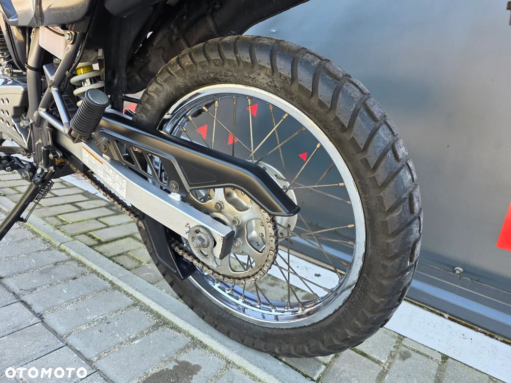 Suzuki DR - 7