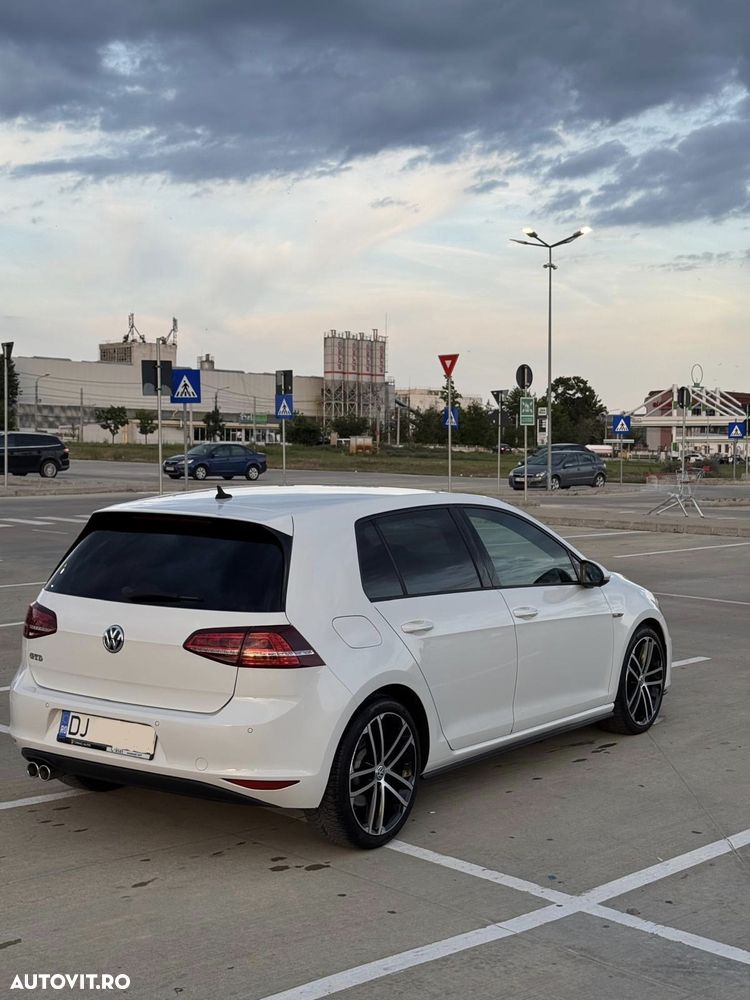 Volkswagen Golf - 5
