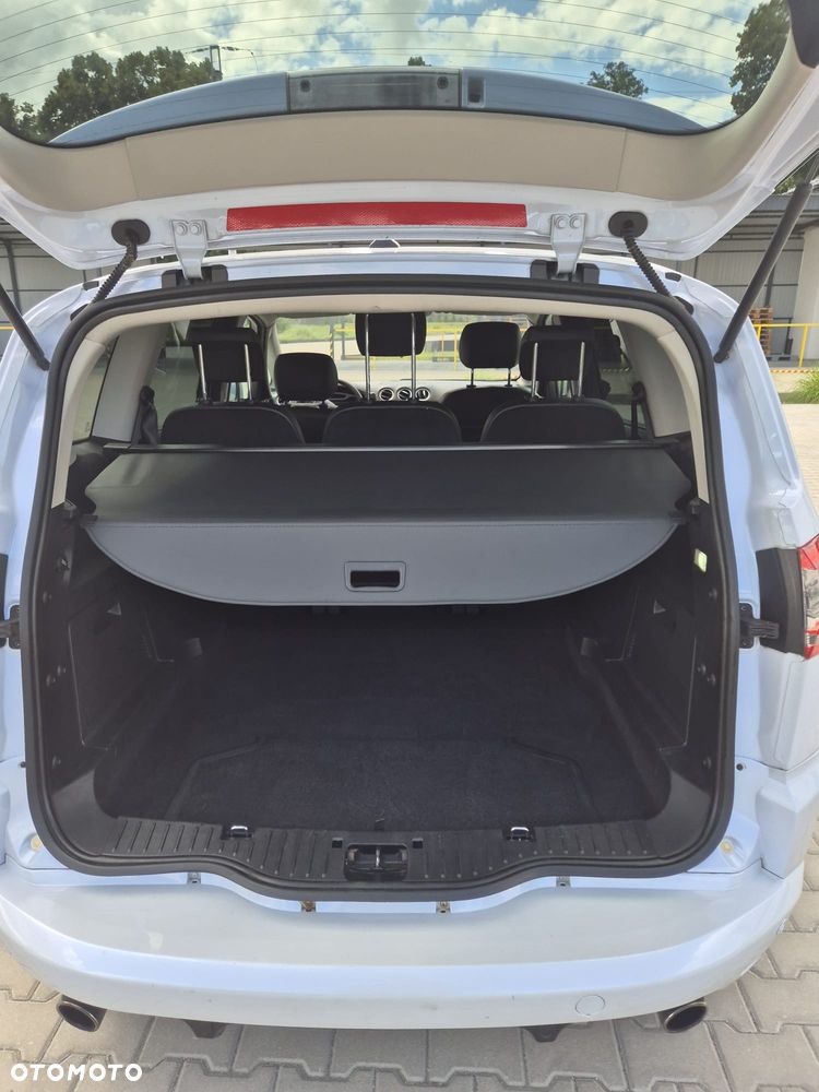 Ford S-Max - 11