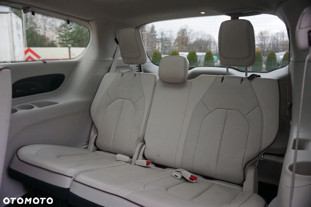 Chrysler Pacifica - 13