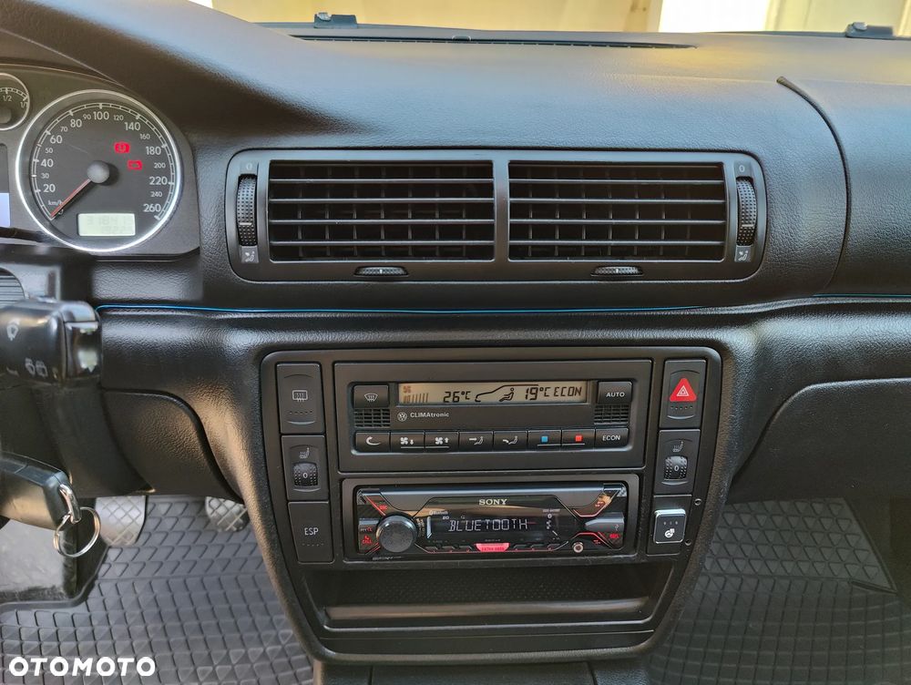 Volkswagen Passat 1.9 TDI Comfortline - 13