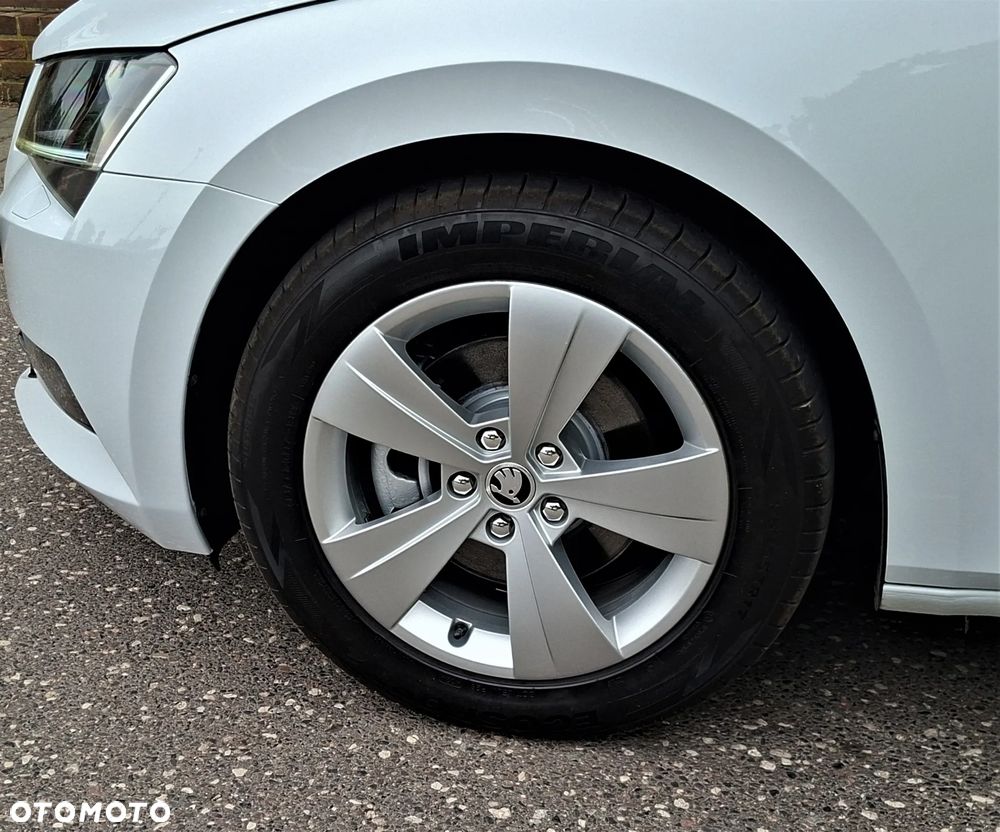 Skoda Superb 2.0 TDI Premium Edition - 17