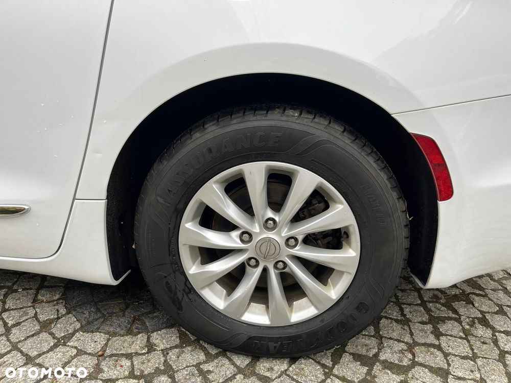 Chrysler Pacifica - 8